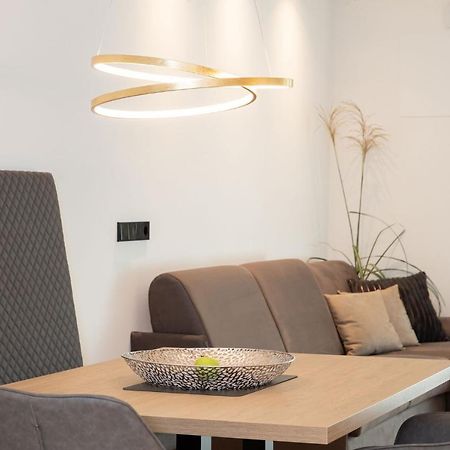 Nice Living Neue- Moderne Apartments Im Herzen Von Brixen - Kostenlose Brixencard - Ideal Fuer Familien, Paare, Geschaeftsreisende Und Allen Urlaubs Hungrigen Exteriér fotografie